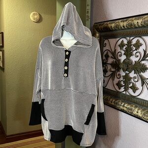 EUC Stylish Black and White Textured Oversized Hoodie Sz S